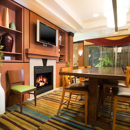 Fairfield Inn & Suites Бърли Екстериор снимка