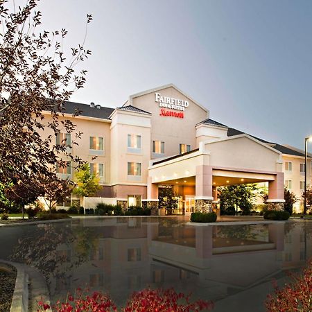 Fairfield Inn & Suites Бърли Екстериор снимка