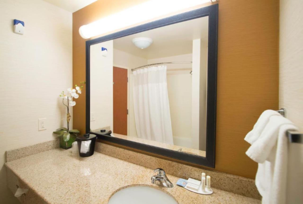 Fairfield Inn & Suites Бърли Екстериор снимка