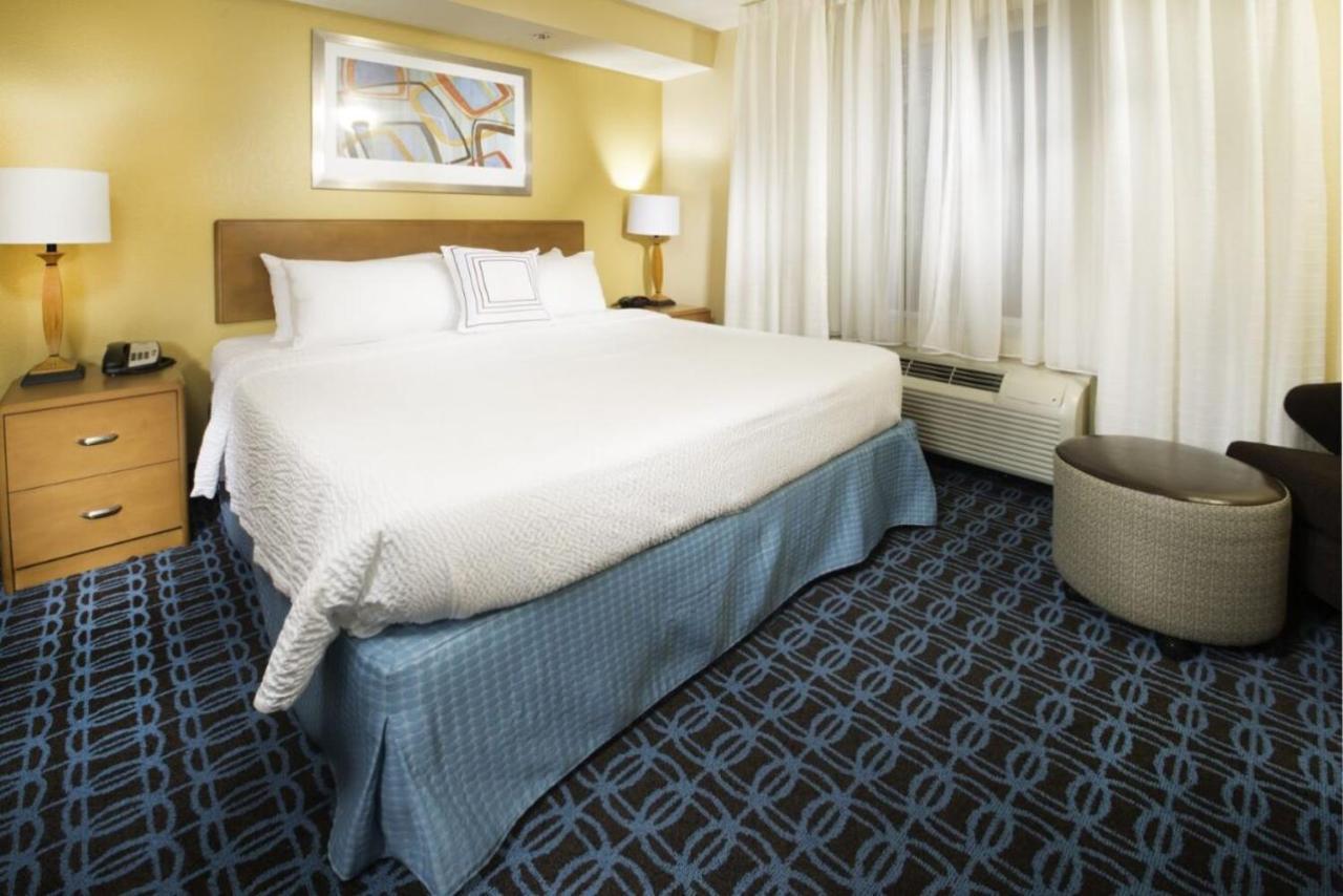 Fairfield Inn & Suites Бърли Екстериор снимка