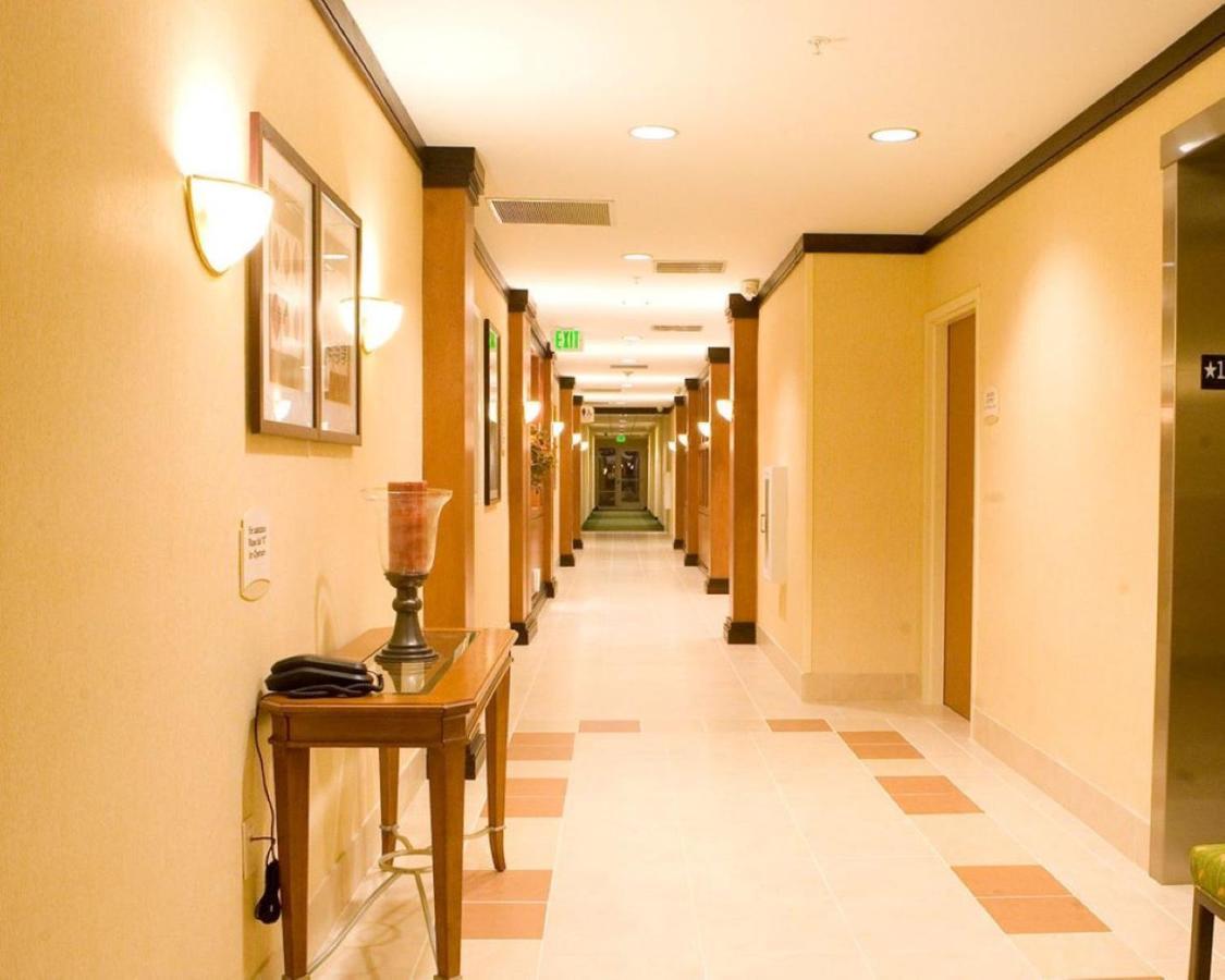 Fairfield Inn & Suites Бърли Екстериор снимка