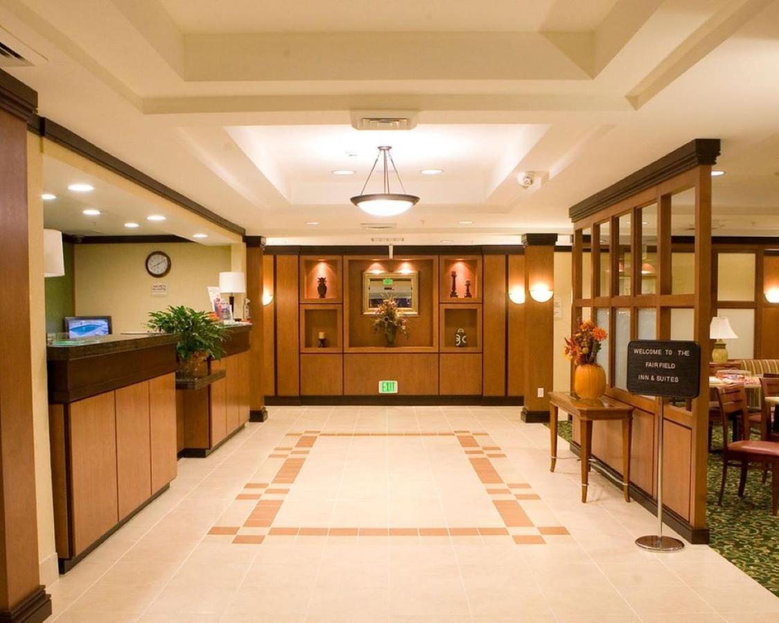 Fairfield Inn & Suites Бърли Екстериор снимка