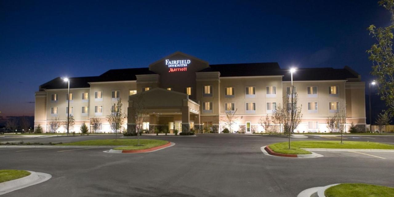 Fairfield Inn & Suites Бърли Екстериор снимка