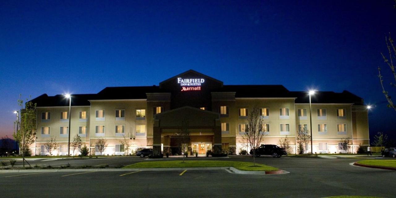 Fairfield Inn & Suites Бърли Екстериор снимка