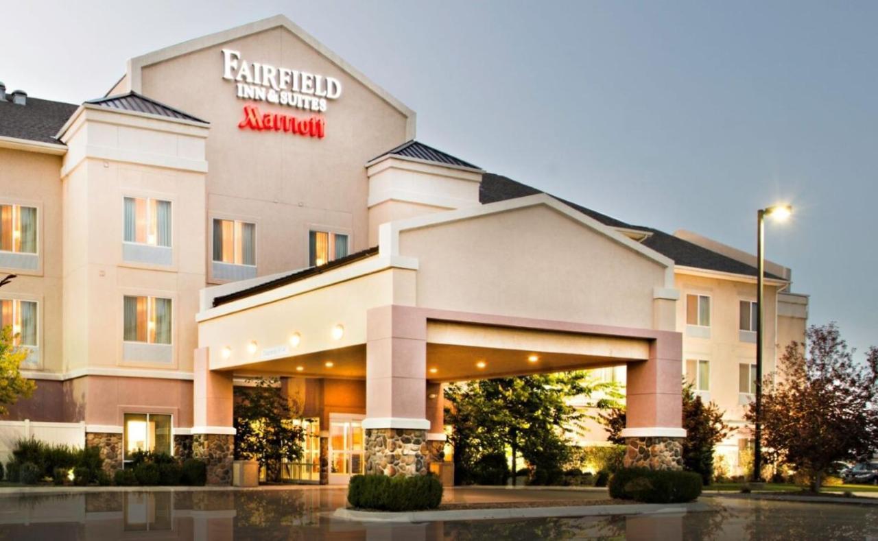 Fairfield Inn & Suites Бърли Екстериор снимка