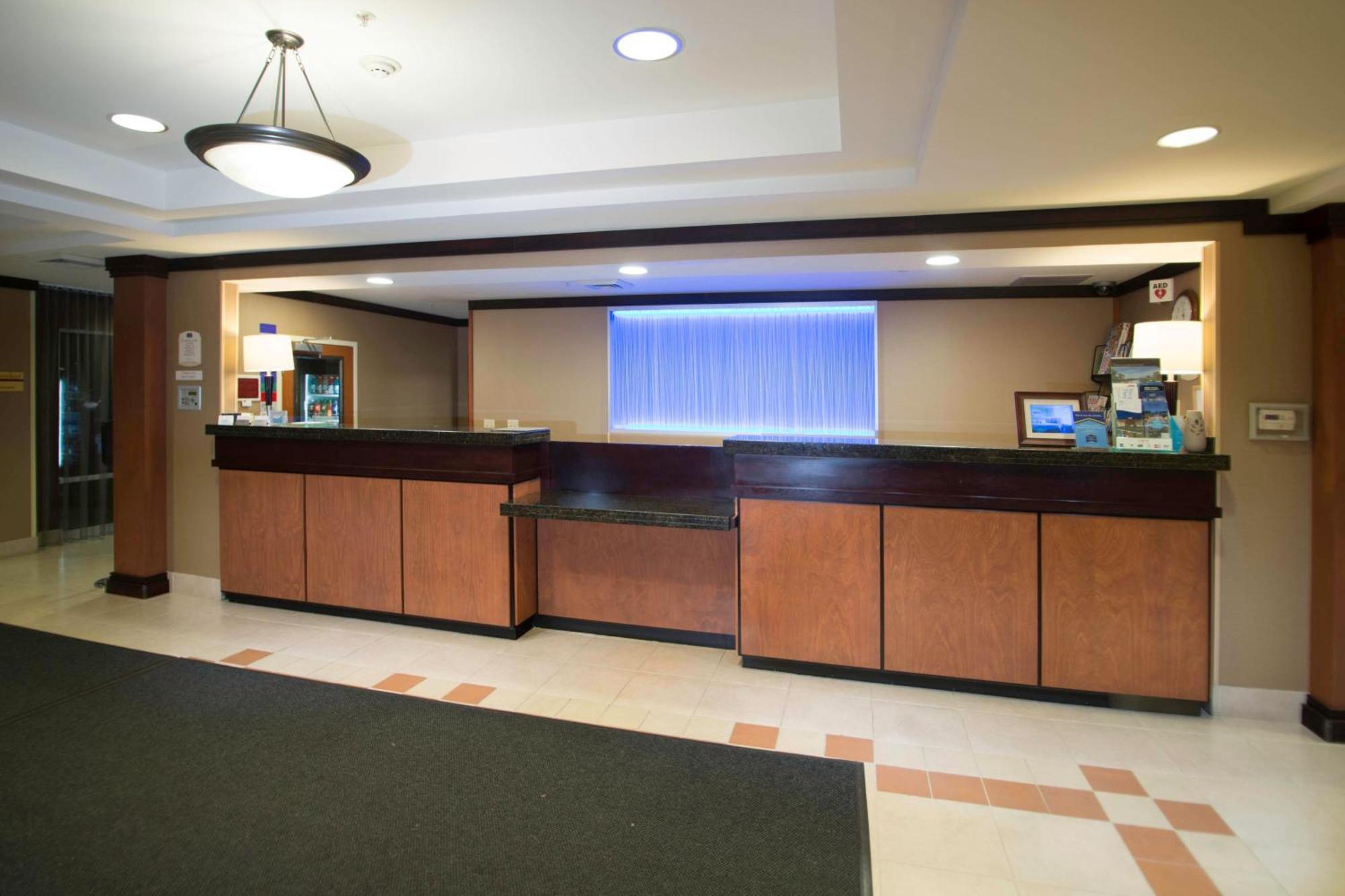Fairfield Inn & Suites Бърли Екстериор снимка