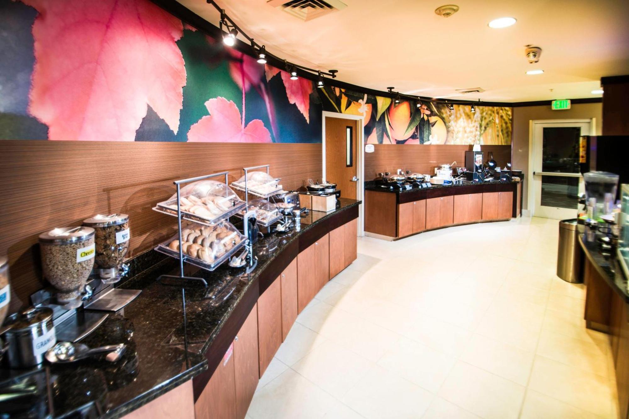 Fairfield Inn & Suites Бърли Екстериор снимка