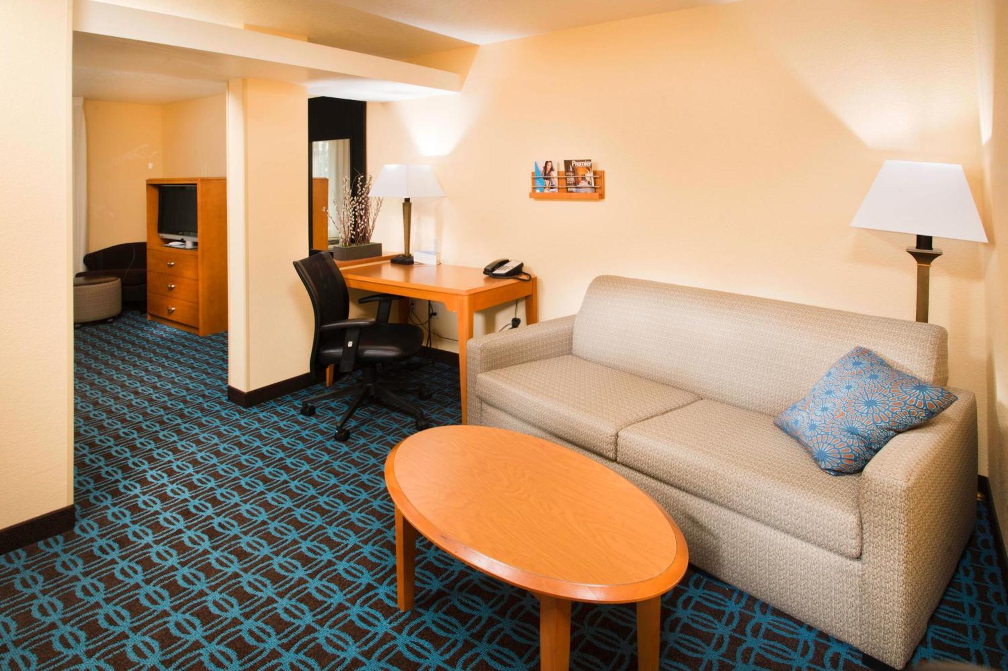 Fairfield Inn & Suites Бърли Екстериор снимка