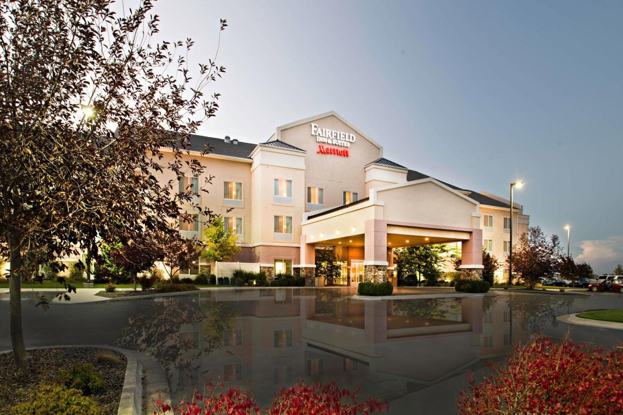 Fairfield Inn & Suites Бърли Екстериор снимка