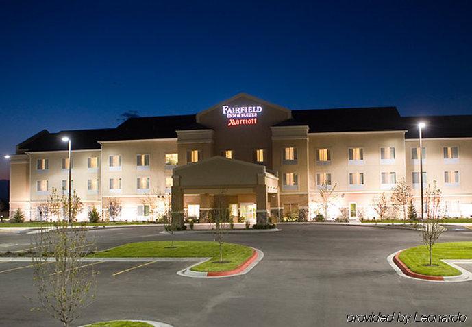 Fairfield Inn & Suites Бърли Екстериор снимка