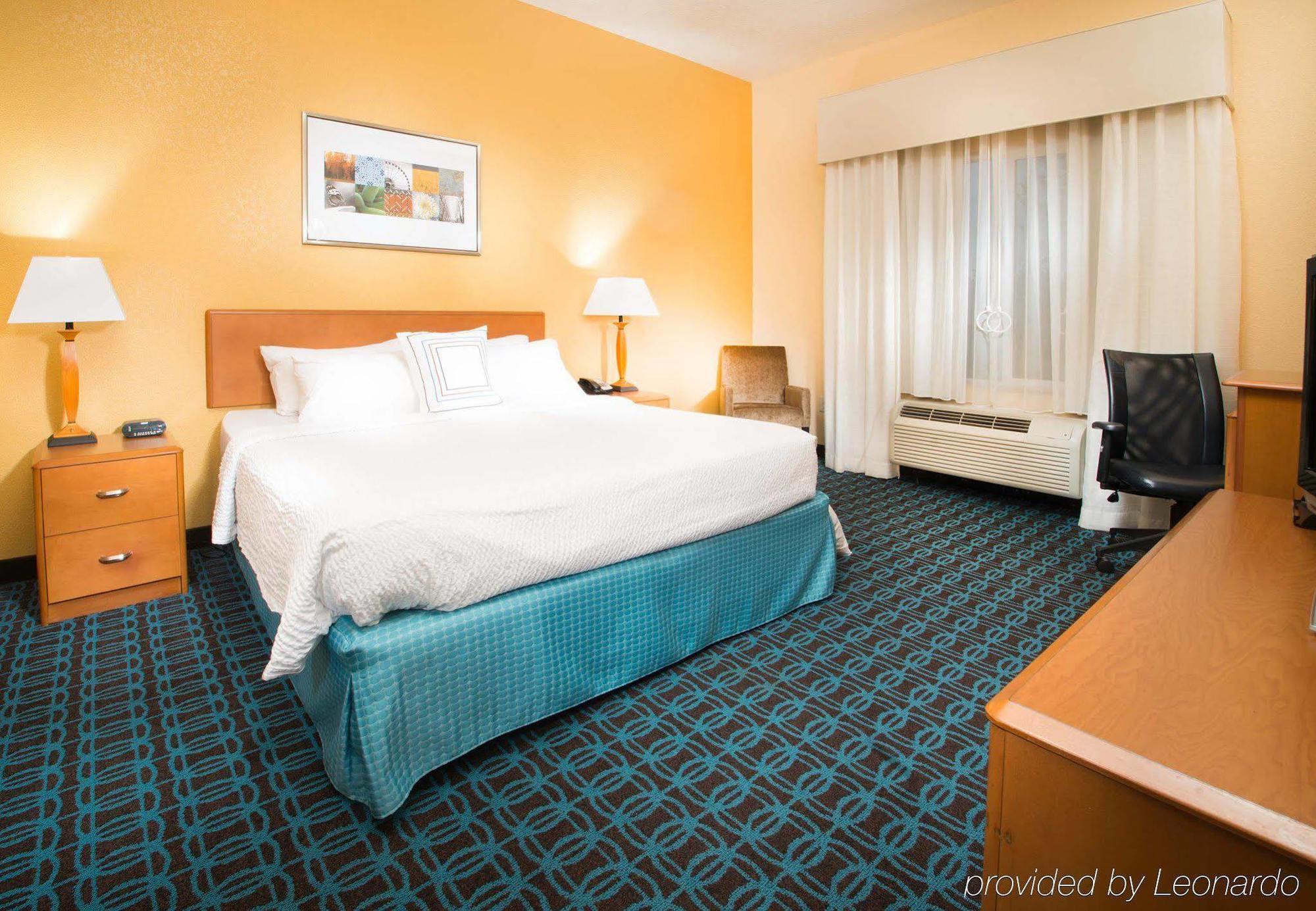 Fairfield Inn & Suites Бърли Екстериор снимка