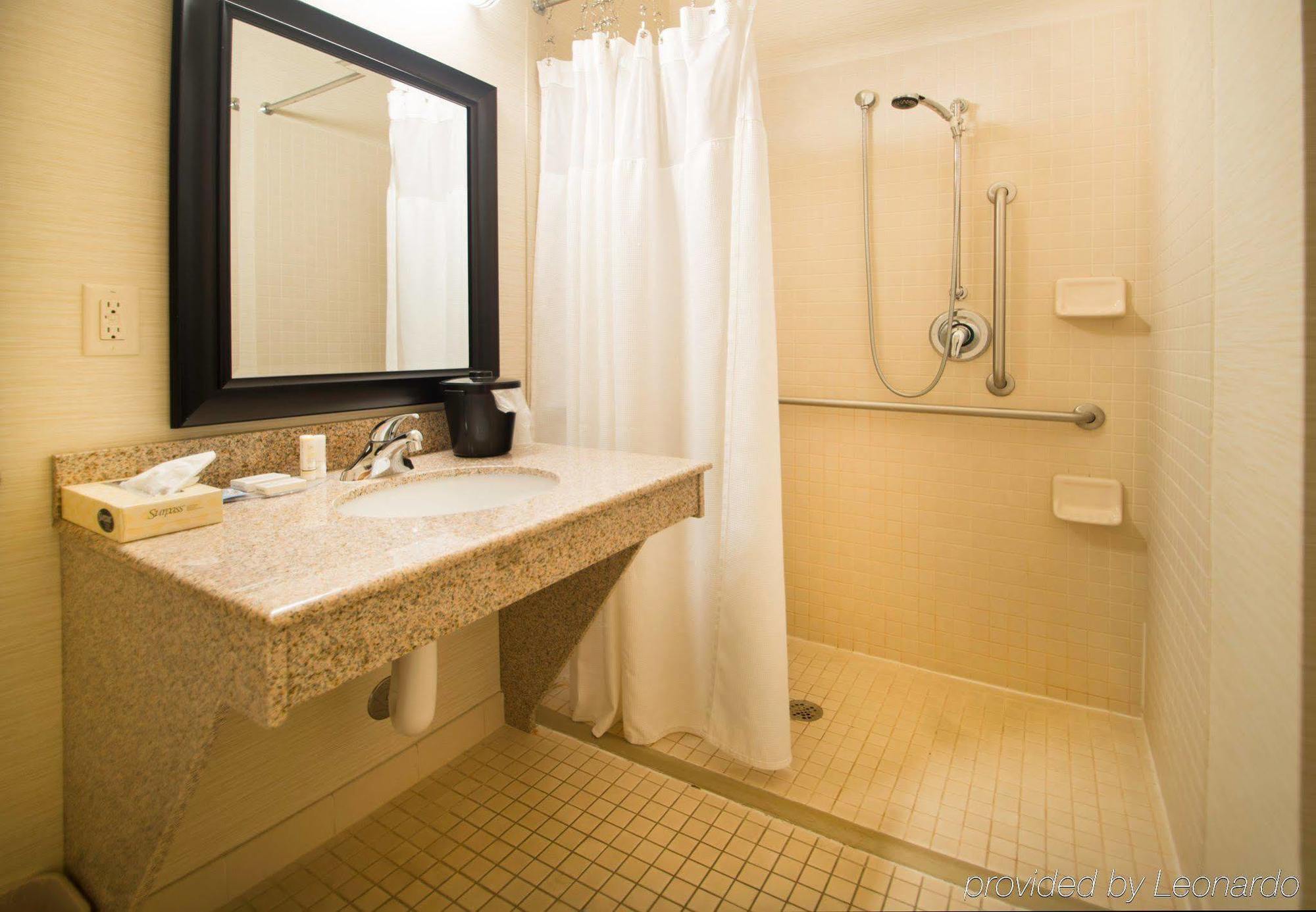 Fairfield Inn & Suites Бърли Екстериор снимка