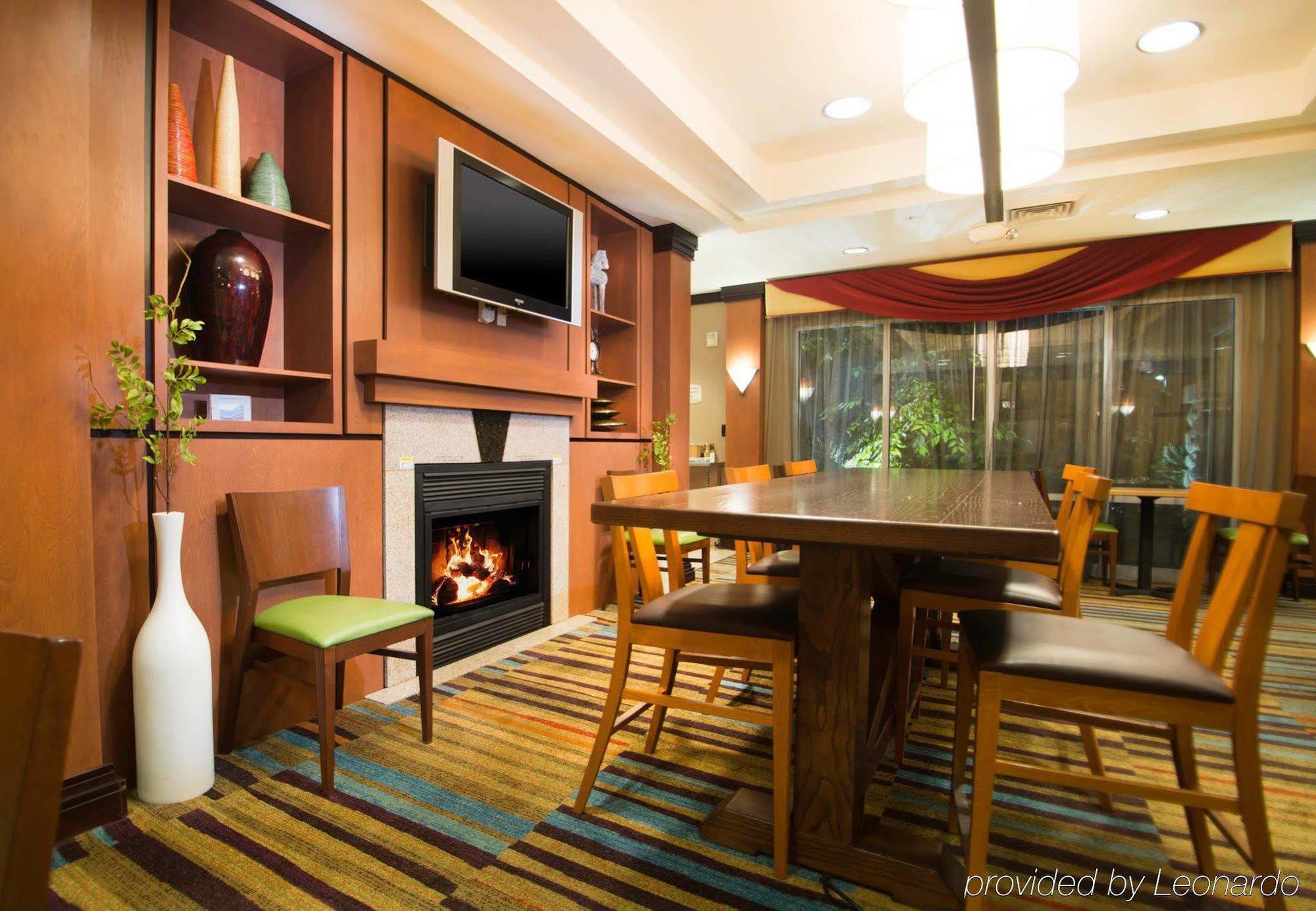 Fairfield Inn & Suites Бърли Екстериор снимка