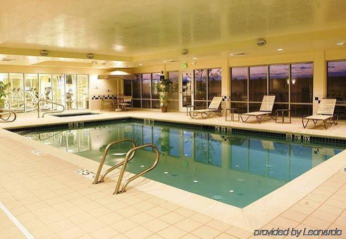 Fairfield Inn & Suites Бърли Екстериор снимка